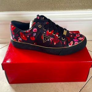 ❤️Brand New Guess Floral Sneakers❤️